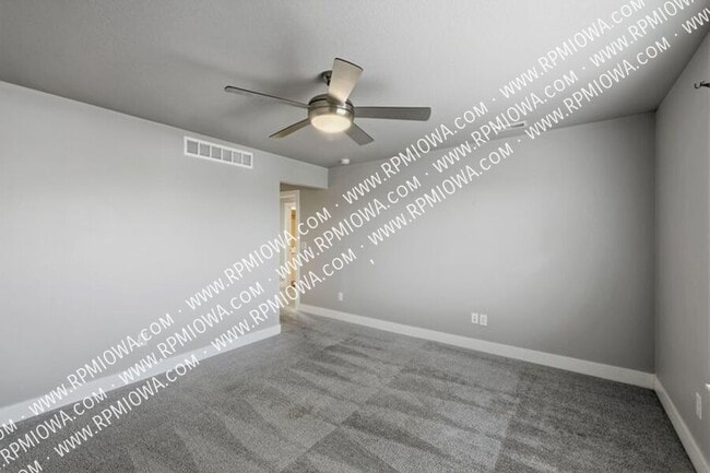 Building Photo - 818 Kingfisher Dr