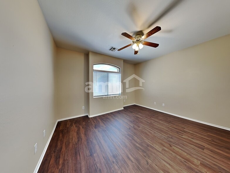Building Photo - 5202 W Sunland Ave