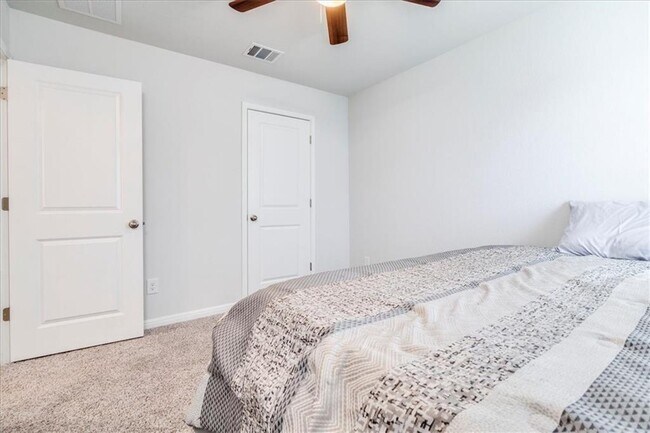 Building Photo - 117 Balsam St