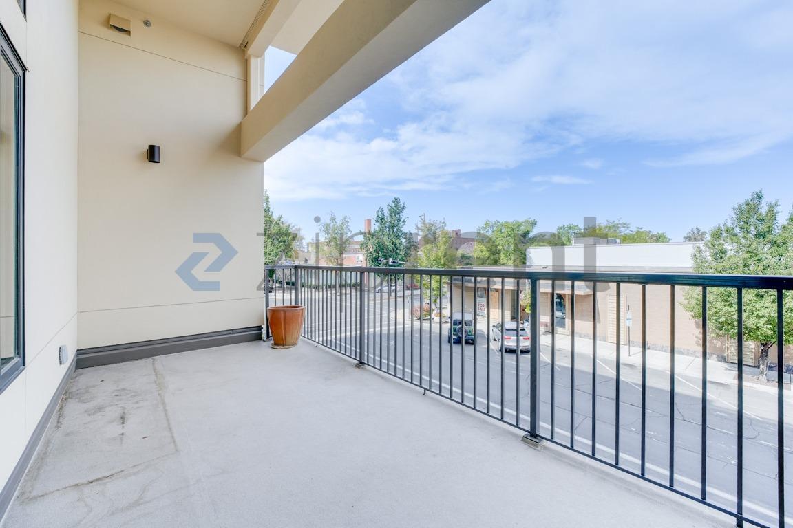 Building Photo - Unit 202