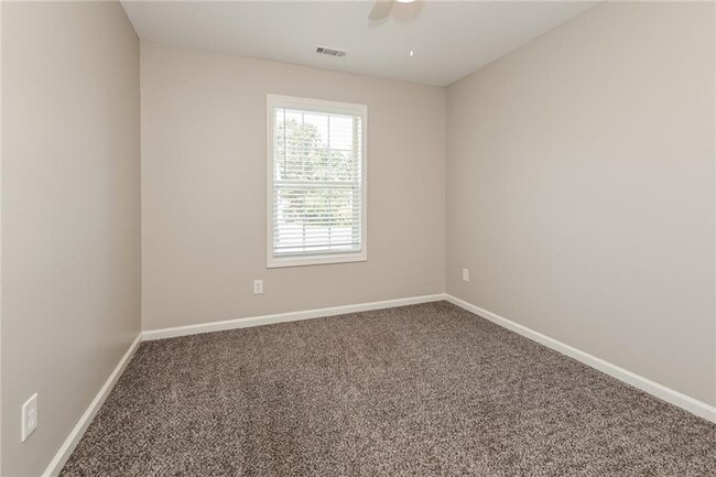 Building Photo - 64 Maple Hill Dr