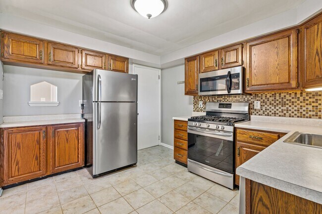 Building Photo - Newly updated 3Bed/1.5bath in West Mifflin