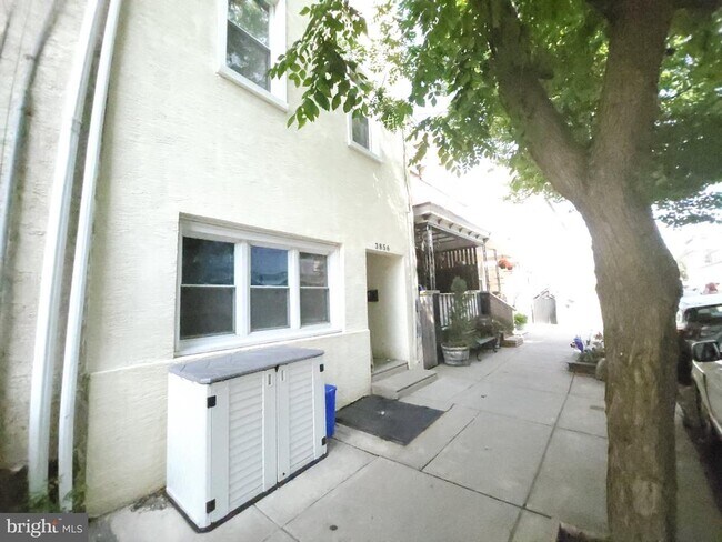 Building Photo - 3856 Terrace St