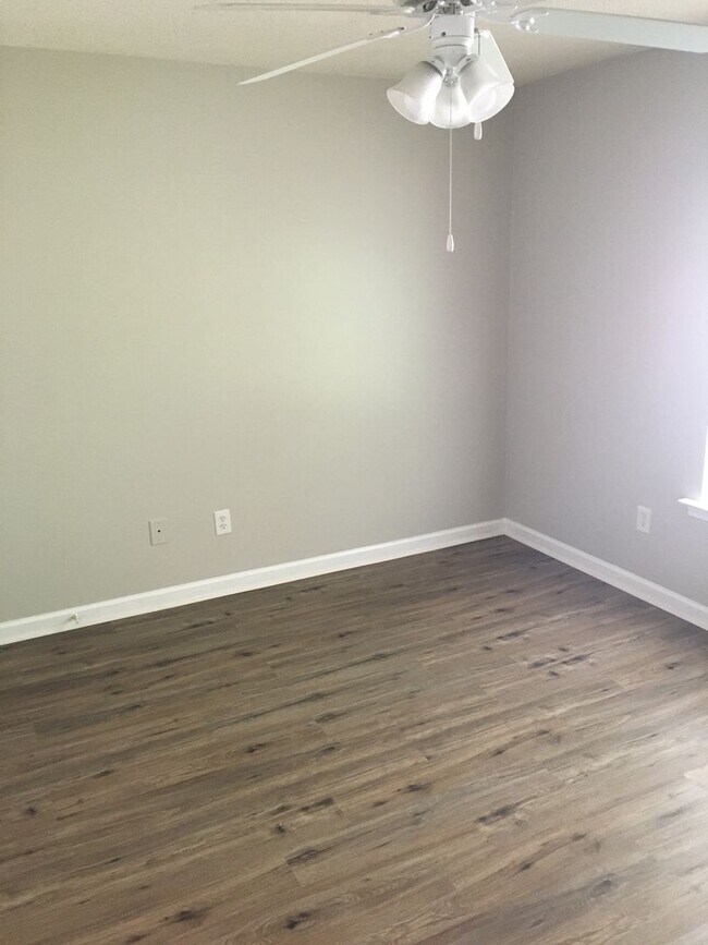 Building Photo - 3/2 Apartment in West Rome $1,195