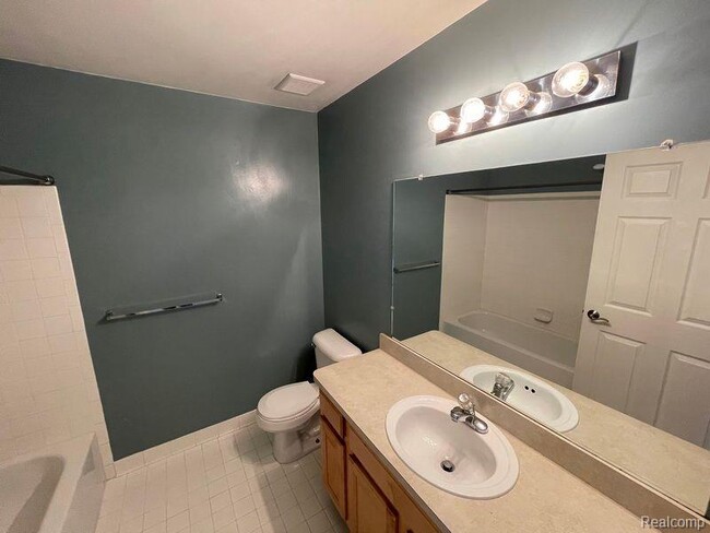 Building Photo - 45538 Warwick Dr