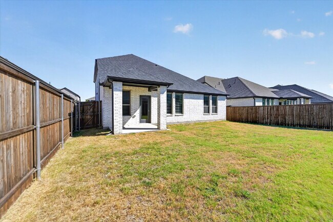 Building Photo - Spacious 5-Bedroom, 4-Bath Home with Washer, Dryer & Refrigerator