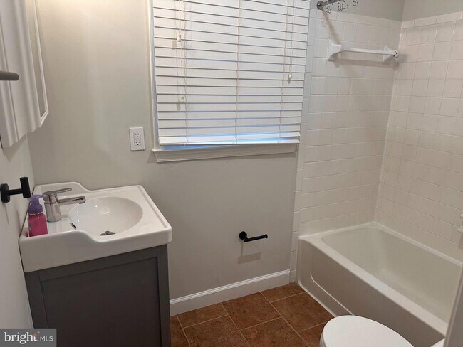 Building Photo - 13 Carriage House Cir