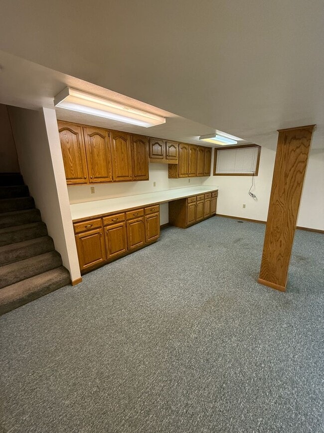 Building Photo - FOR RENT! Spacious 3-Bedroom Home with Garage & Large Yard – Davenport, IA