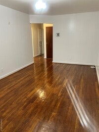 Building Photo - 1019 E 104th St