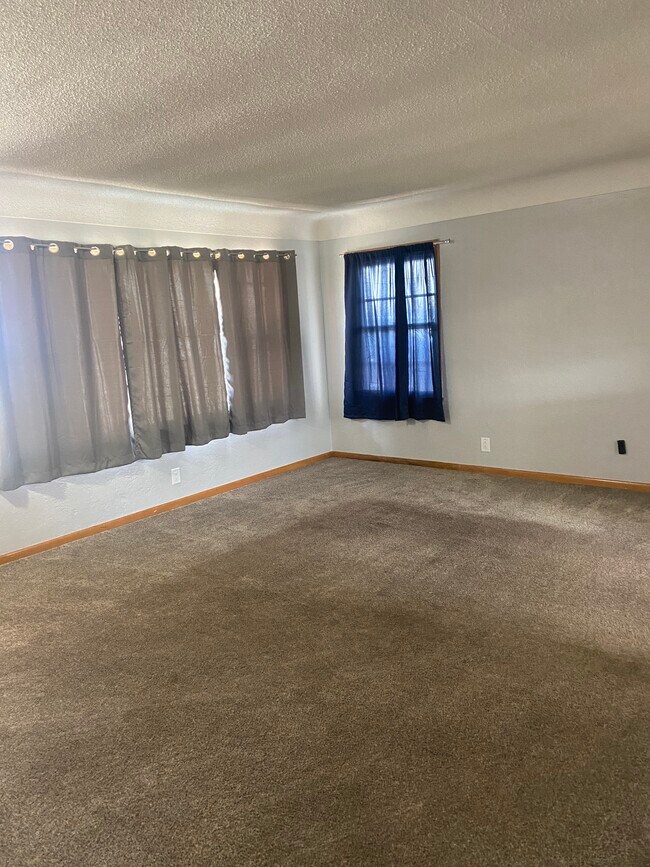 Living Room - 5421 16th Ave SW