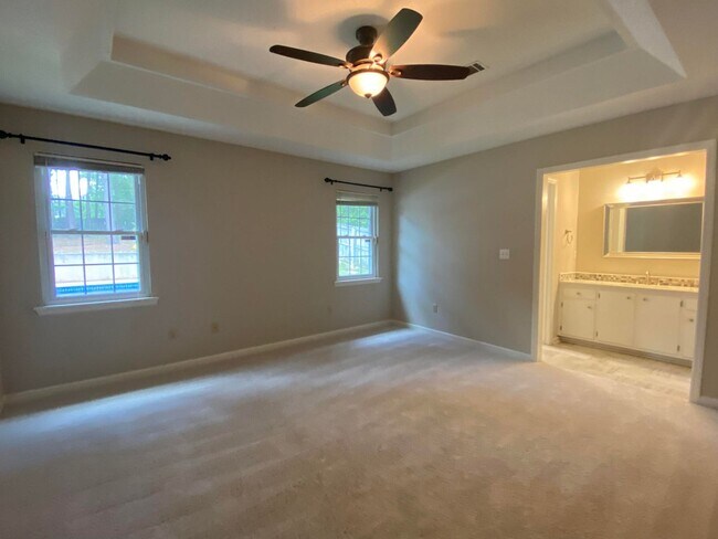 Building Photo - 654 Tara Ln