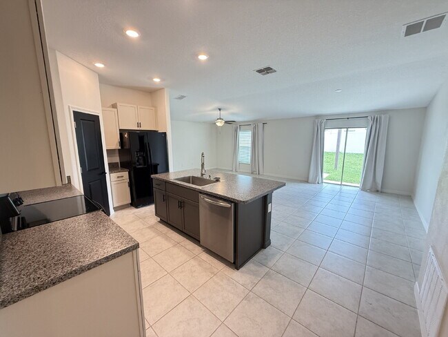 Building Photo - Beautiful 3-Bedroom 2 Baths Home in Ayersw...