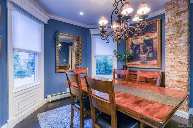 Building Photo - 105 Main St