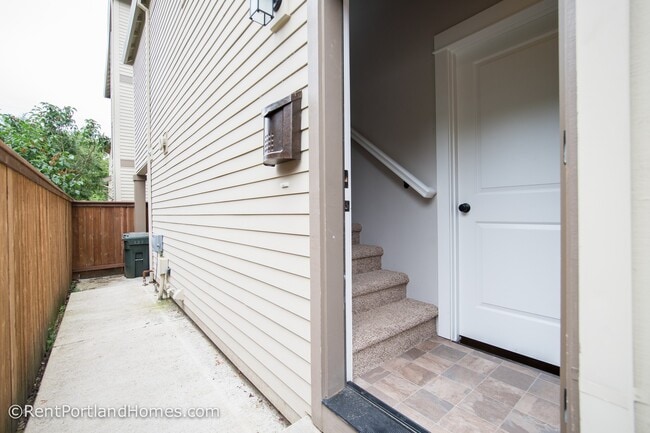 Building Photo - ADS457