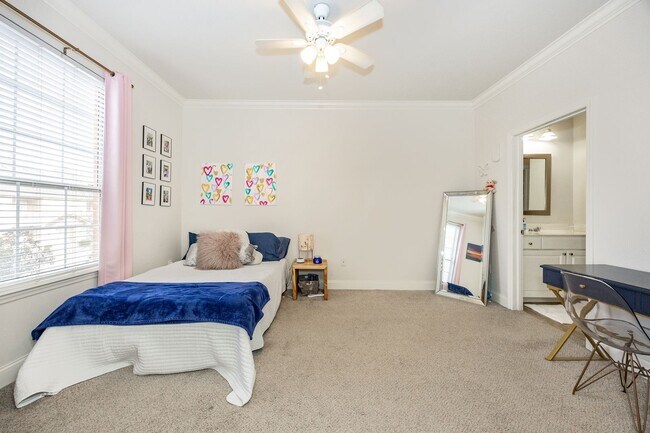 Building Photo - 900 Dean Lee Dr