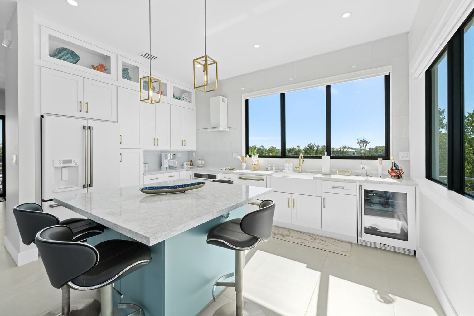 Building Photo - 247 Pescayo Ave