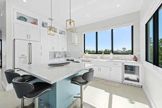 Building Photo - 247 Pescayo Ave