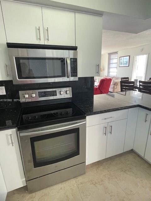 Building Photo - 2920 Point E Dr