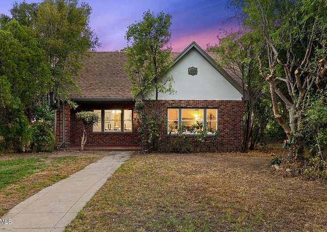 Building Photo - 1694 Oakwood St