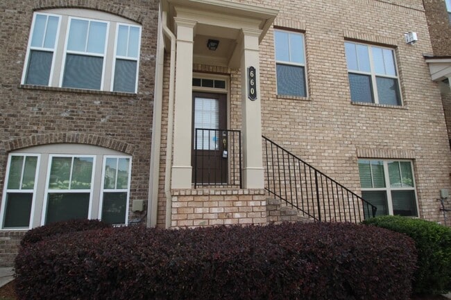 Building Photo - 660 Sunset Dr