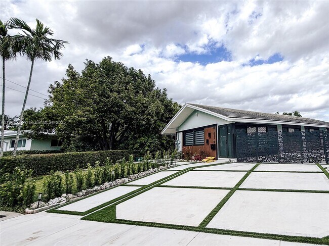 Building Photo - 425 NE 103rd St