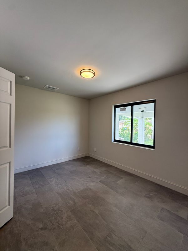 Building Photo - 2806 NW 9th Ct