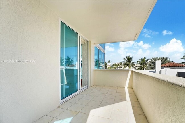 Building Photo - 300 South Pointe Dr