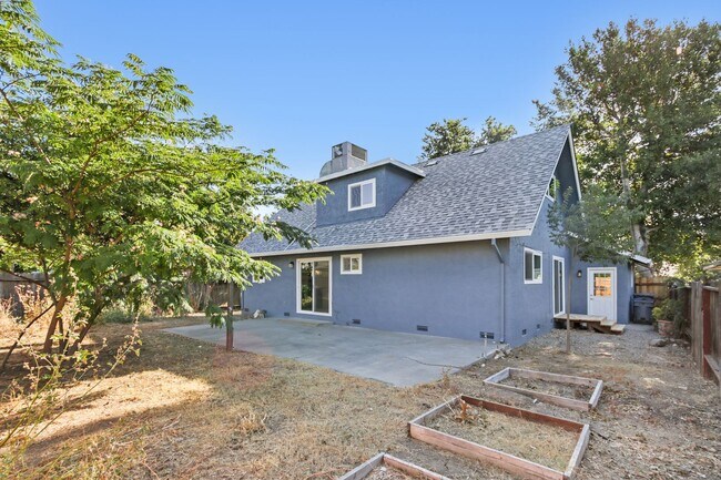 Building Photo - 1611 Clemson Dr