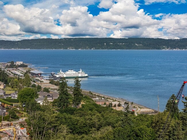 Building Photo - 4 Bedroom 3 Bath Stunning Brand New Town H...