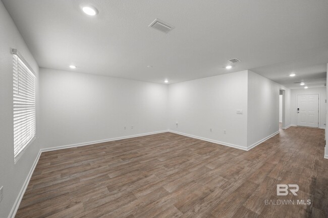 Building Photo - 15133 Forsythia Lp