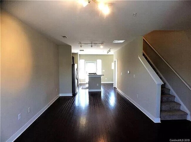Building Photo - Room in 3 Bedroom Townhome at Seigle Point Dr