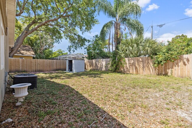 Building Photo - "Charming 4-Bedroom Tampa Home with 2 Full Baths and Spacious Layout!"