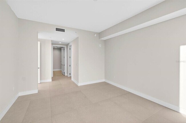 Building Photo - 275 1st Ave S