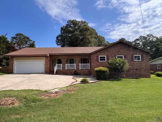 Primary Photo - 304 Lakeshore Dr