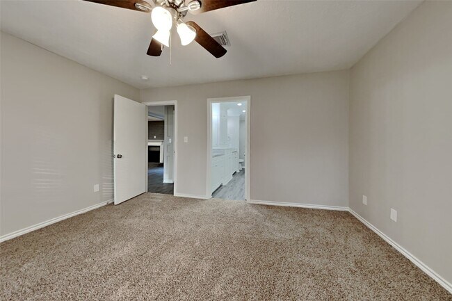 Building Photo - 5402 Woodville Ln