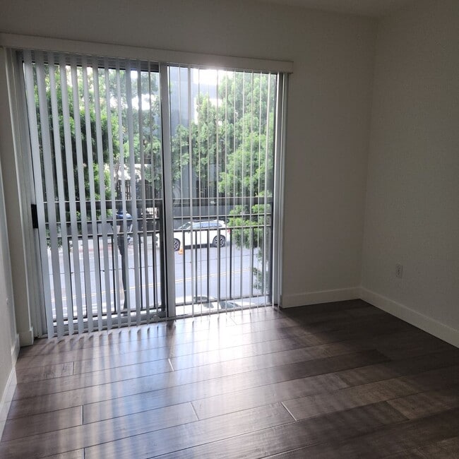 Building Photo - Little Italy 2bed Townhouse, Wait, how cute is this! Furnished/Unfurnished
