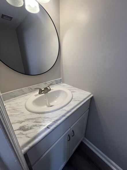 Building Photo - 1882 NW Washington Blvd