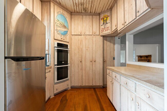 Building Photo - Sullivans Island Historic Charmer