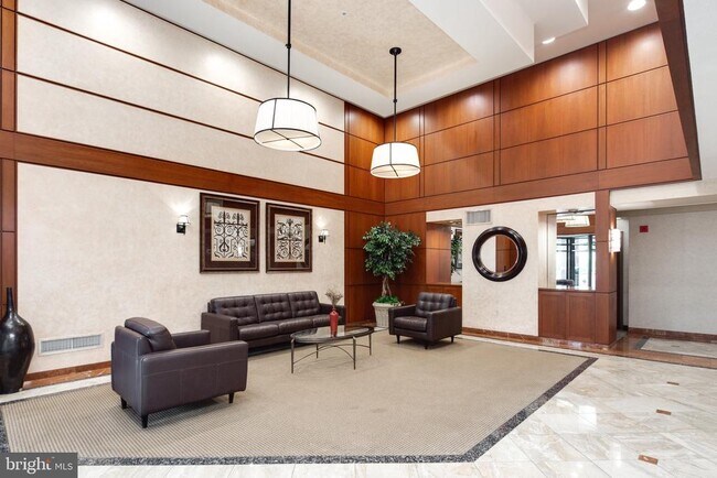Building Photo - 7111 Woodmont Ave