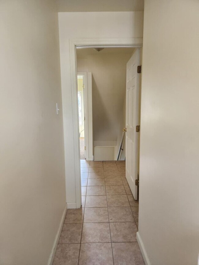 Building Photo - 413-415-415 N 6th Ave