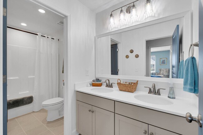 Building Photo - Beautiful Fully Furnished.