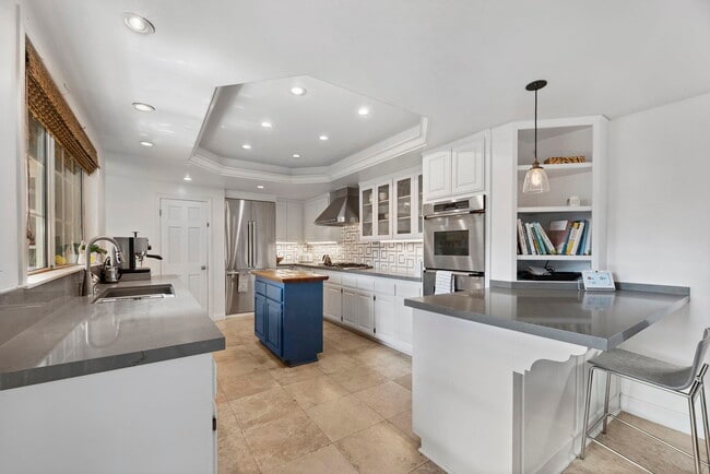 Building Photo - 669 35th St