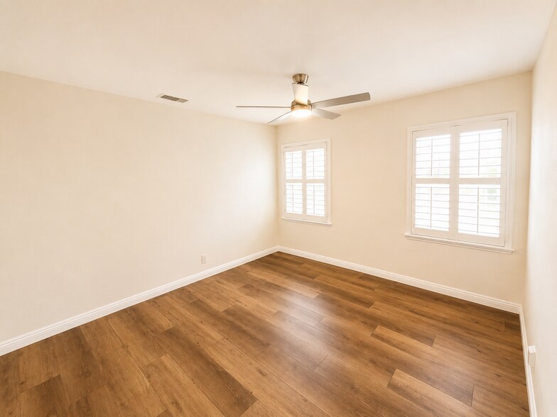 Building Photo - 2157 W 109th Pl