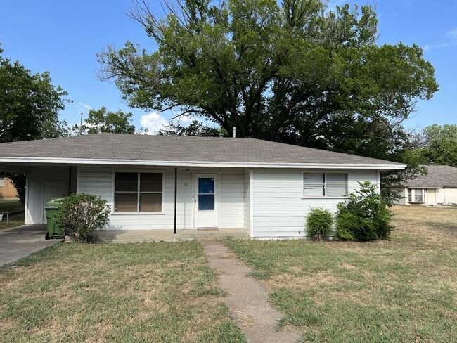 Primary Photo - 312 N Ave B