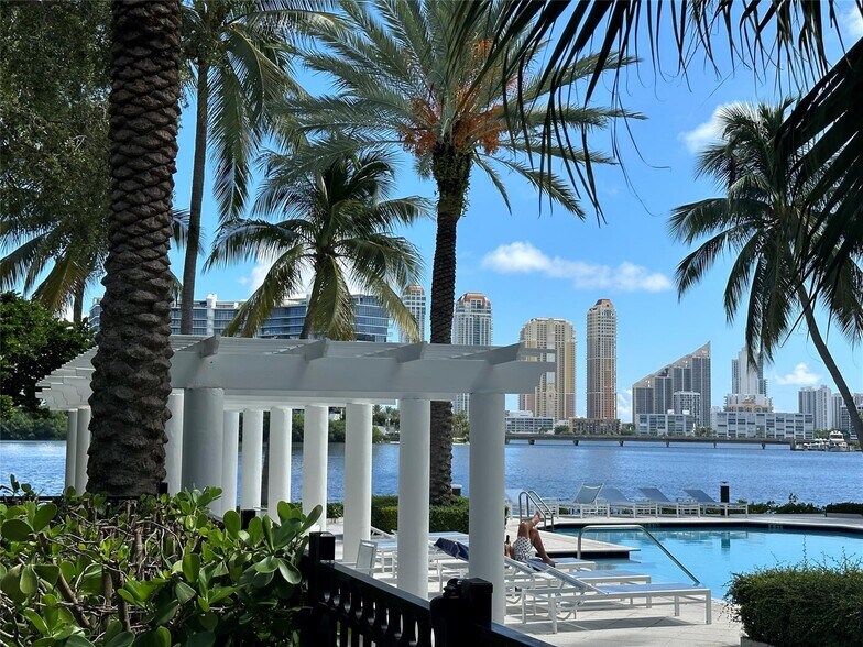 Building Photo - 3165 NE 184th St