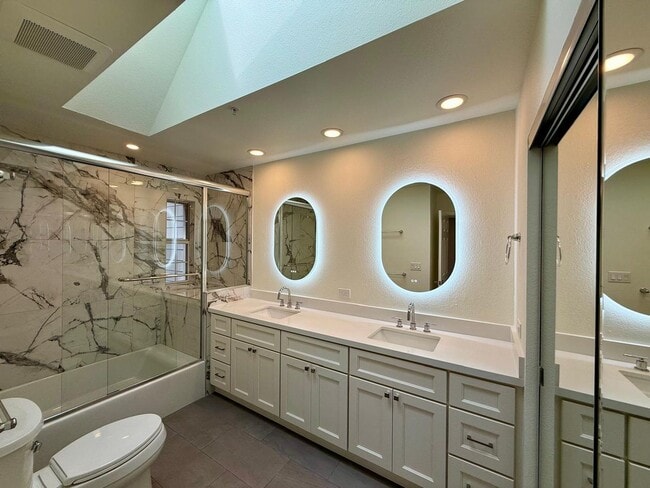 Building Photo - REMODELED FOUR BEDROOM / THREE BATH TOWNHOUSE IN COURTYARD AT PATRIDGE KNOLLS