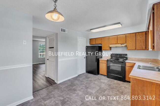 Building Photo - 250 Elm St