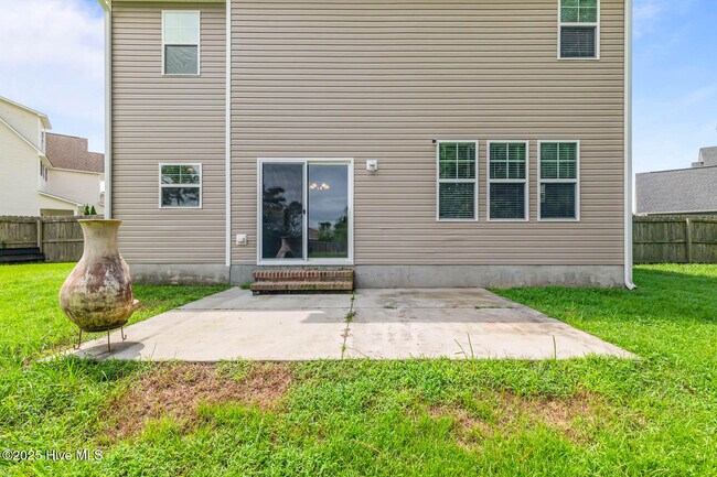 Building Photo - 106 Shallow Ct