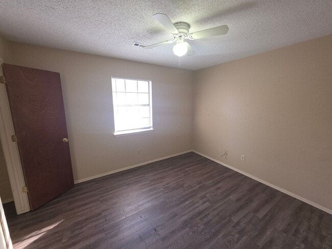 Building Photo - 1909 Cypress Pl