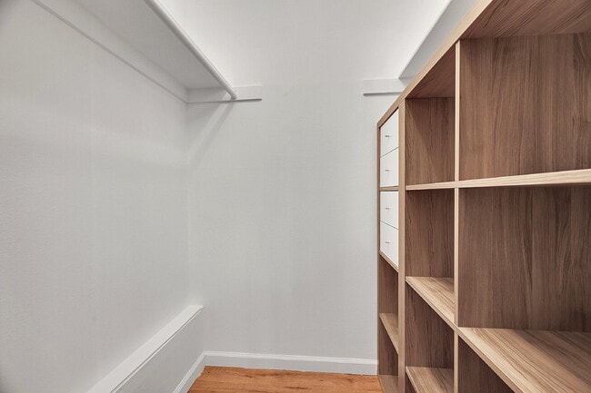 Building Photo - $1,700, 1 bed, 1 bath, located in Lakewood.